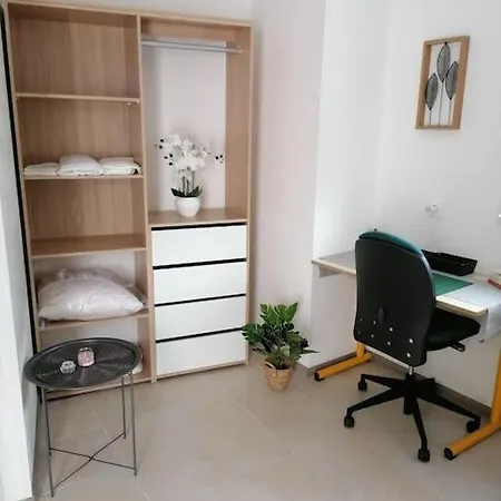 Studio Meublee Avec Sanitaires Douche Kitchenette Angers Extérieur photo