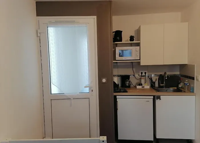 Studio Meublee Avec Sanitaires Douche Kitchenette