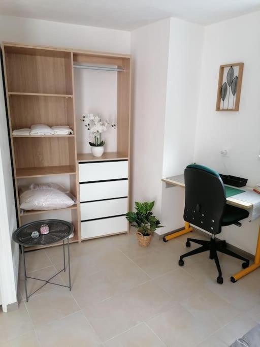 Meublee Avec Sanitaires Douche Kitchenette Apartment Angers
